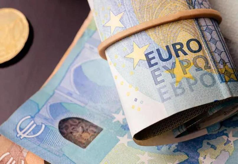 ECB, zayıf euro bölgesi ülkelerine para enjekte etmeyi sürdürüyor