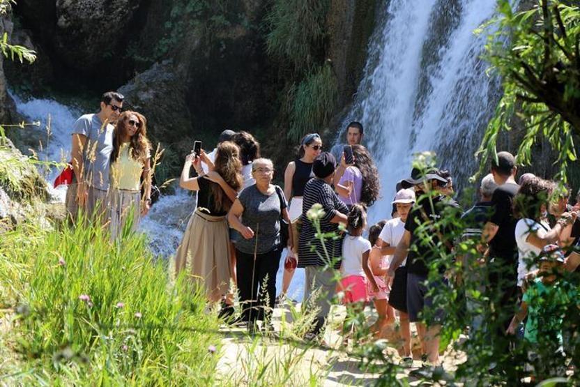 Girlevik Şelalesi’ne akın ettiler Manzarası hayran bırakıyor