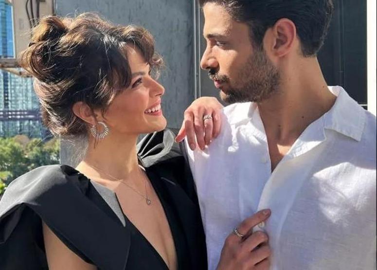 Sinem Ünsal ve Halit Özgür Sarı ilk kez el ele görüntülendi