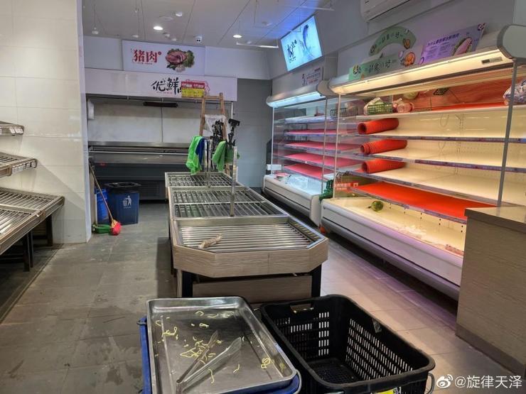 Çinde kapanma endişesi: Marketlere akın ettiler