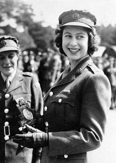 Son dakika haberi: Kraliçe 2. Elizabeth hayatını kaybetti