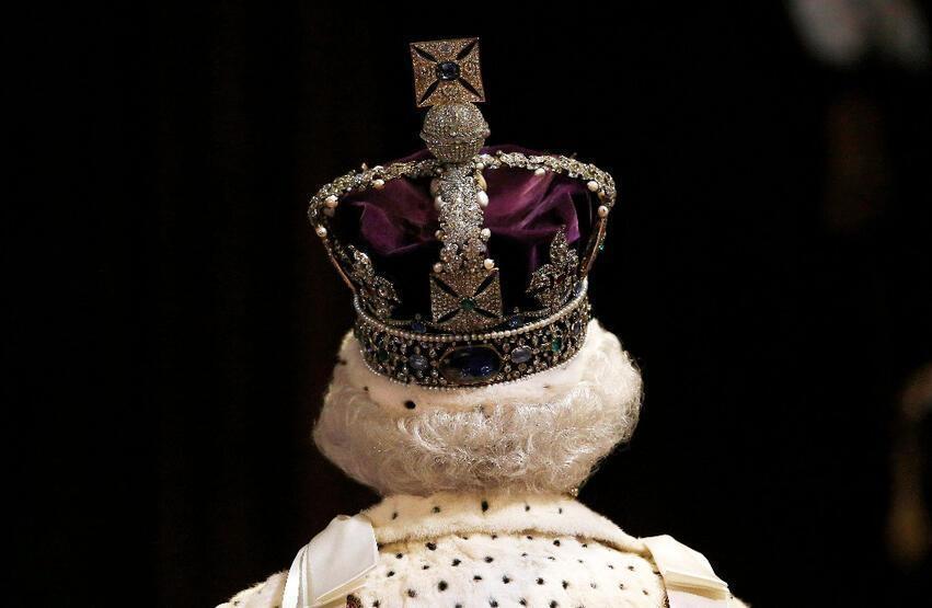 Kraliçe Elizabethin cenazesi Holyroodhouse Sarayında