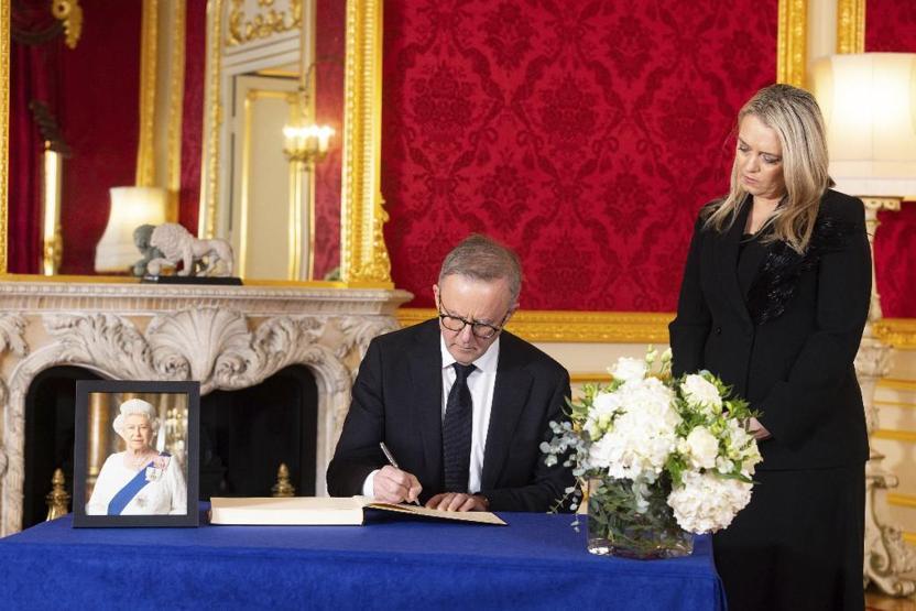 Hangi liderler Kraliçe II. Elizabeth’in cenaze törenine katılıyor Londra’dan öne çıkan kareler