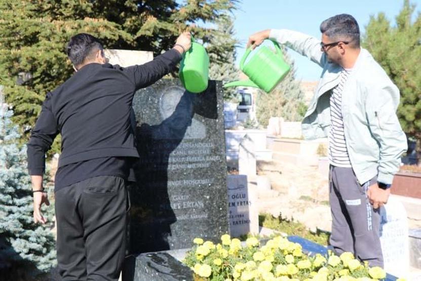 Neşet Ertaş, ölümünün 10. yıldönümünde mezarı başında anıldı