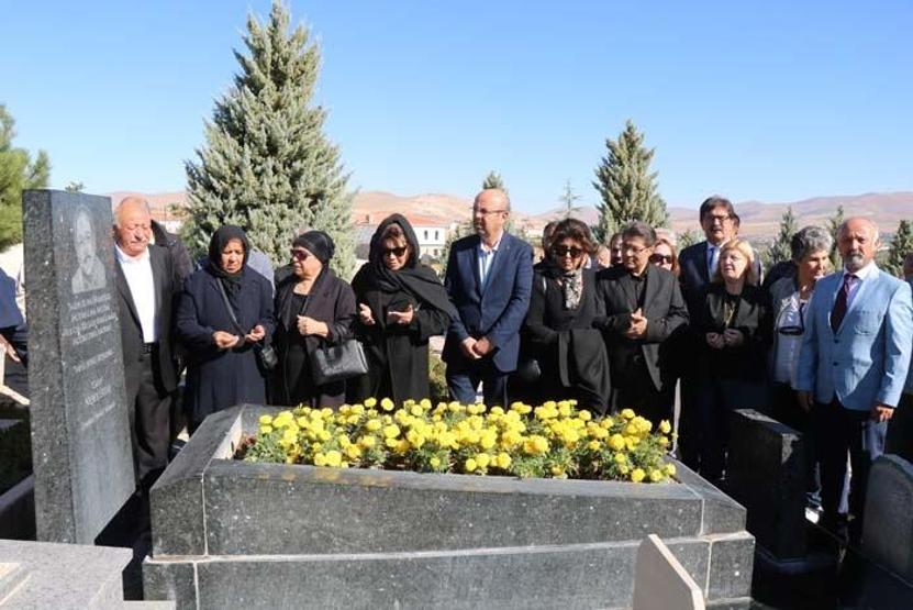 Neşet Ertaş, ölümünün 10. yıldönümünde mezarı başında anıldı
