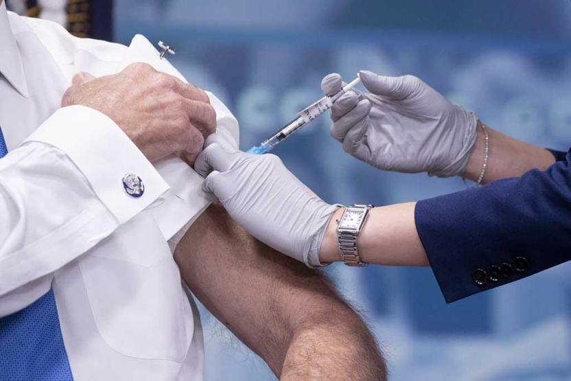 Biden koronavirüse karşı 5. doz aşısını canlı yayında yaptırdı