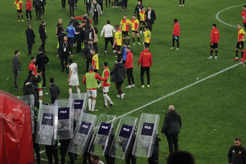 İşte fotoğraflarla Göztepe-Altay maçında yaşananlar Kanlar içinde kaldı