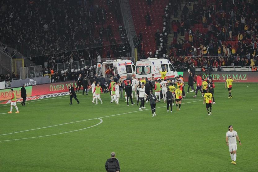 İşte fotoğraflarla Göztepe-Altay maçında yaşananlar Kanlar içinde kaldı