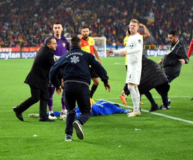 İşte fotoğraflarla Göztepe-Altay maçında yaşananlar Kanlar içinde kaldı