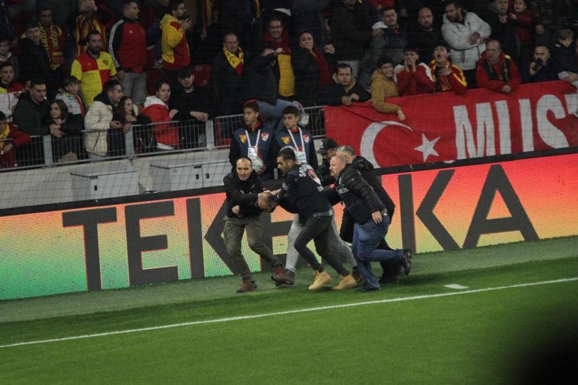 İşte fotoğraflarla Göztepe-Altay maçında yaşananlar Kanlar içinde kaldı