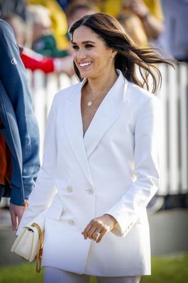 Kral Charles, Harry ve Meghanı taç giyme törenine çağıracak