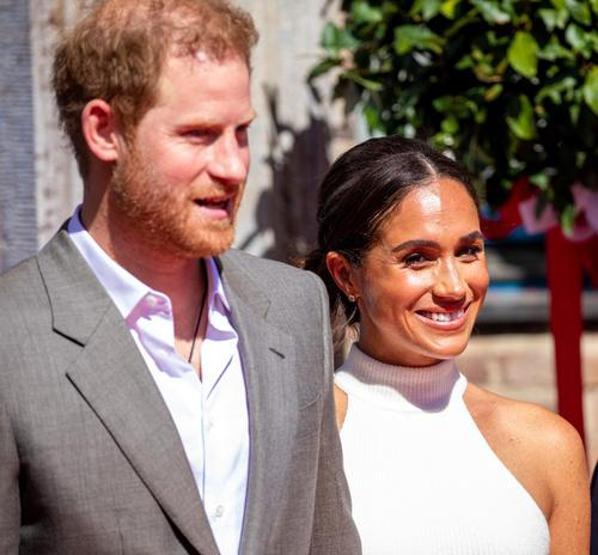 Kral Charles, Harry ve Meghanı taç giyme törenine çağıracak