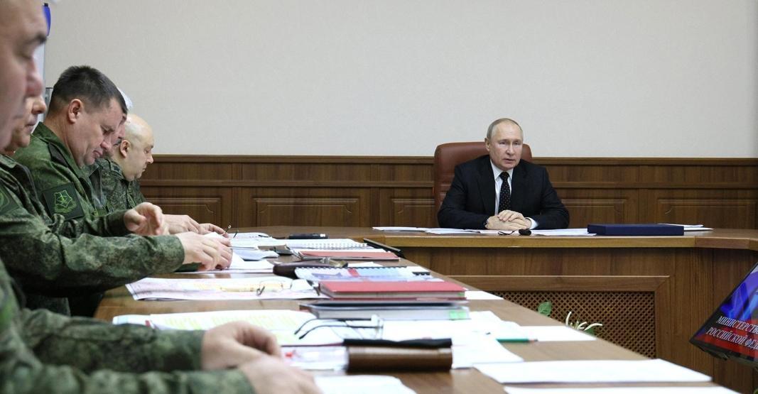 Putinden dikkat çeken askeri karargah ziyareti