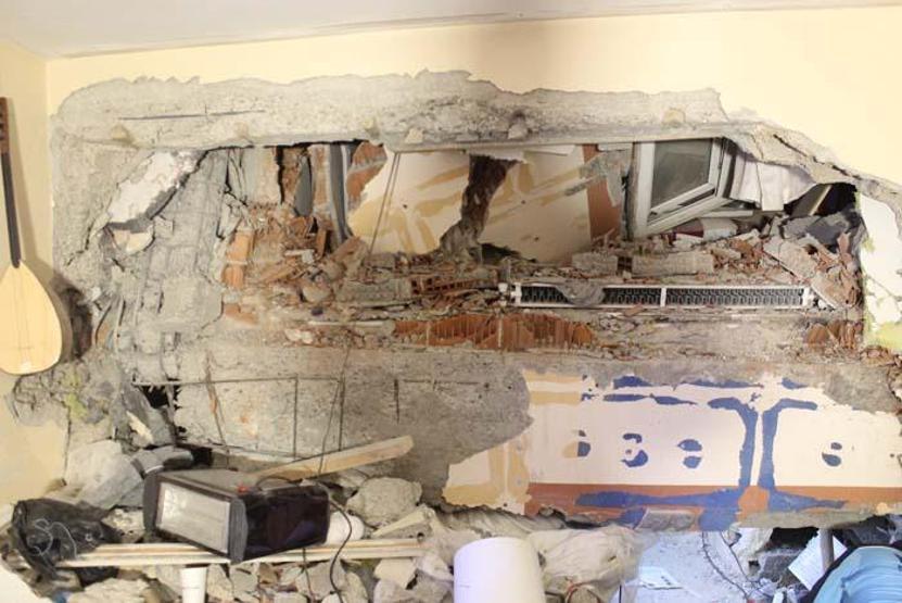 Kurtarılan fedakâr annenin ilk sözü, “Önce çocuklarımı çıkarın ben sonra çıkarım”