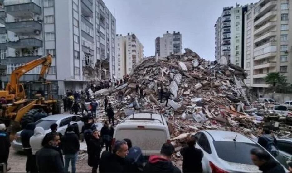 Yağmur Tanrısevsin depremzede çocuklara kayıtsız kalamadı