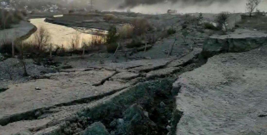 Yollar, araziler ve dağlar yerinden oynadı: Deprem sadece binaları yıkmadı