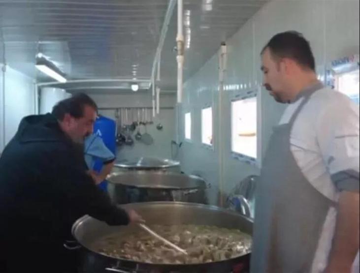 Şef Mehmet Yalçınkaya deprem bölgesinde en çok etkilendiği olayı anlattı