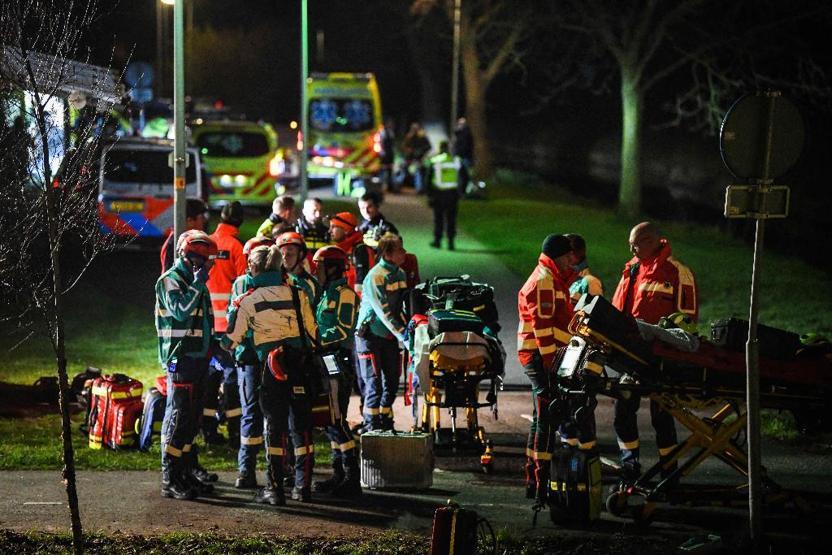 Hollanda’da yolcu treni, iş makinesine çarparak raydan çıktı: 1 ölü, 30 yaralı