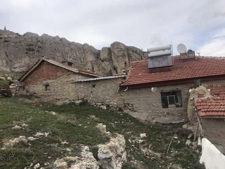 Fayın başladığı nokta: Dağdan kaya parçaları koptu Geceleri tedirgin uyuyorlar...