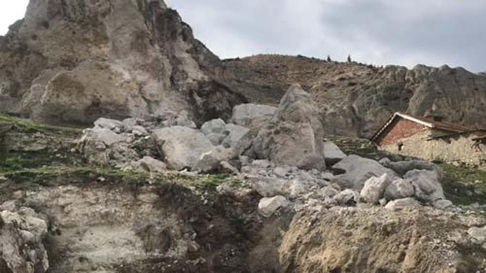 Fayın başladığı nokta: Dağdan kaya parçaları koptu Geceleri tedirgin uyuyorlar...