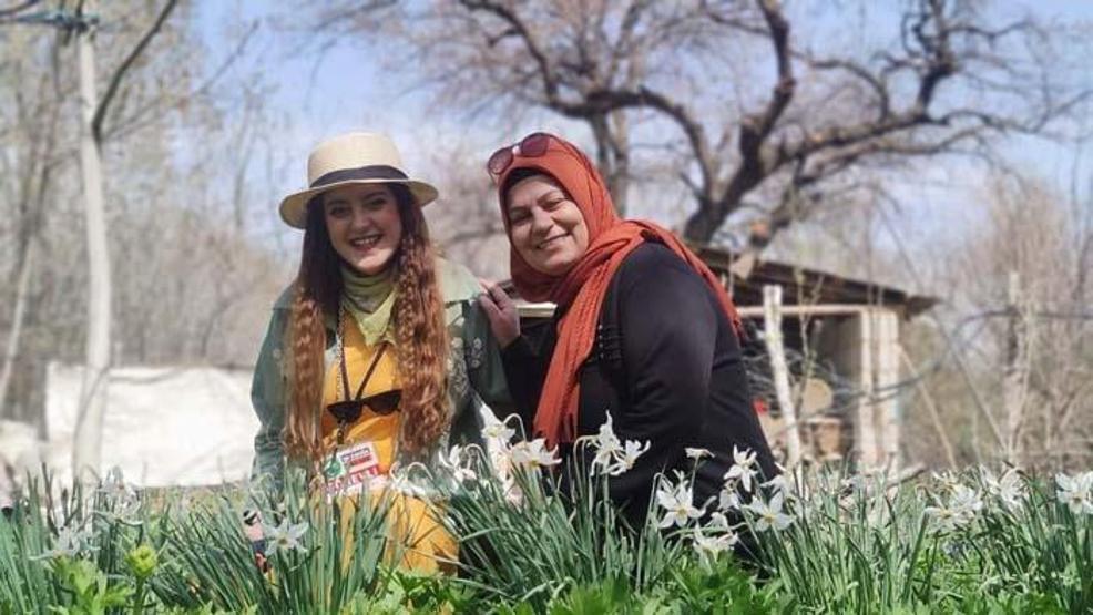 Zerrinkadeh çiçekleri ve terslaleler doğal fotoğraf stüdyosu oldu
