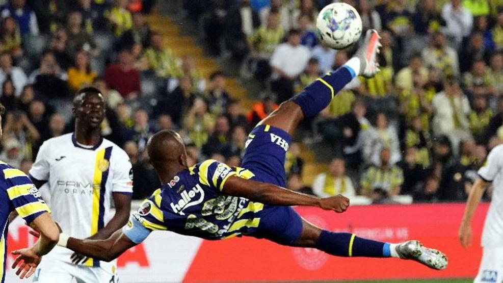 Galatasaraydan Enner Valencia bombası