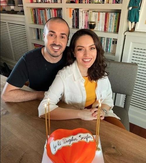 Ezgi Mola’nın eşi Mustafa Aksakallı’dan ilk açıklama geldi Bebek mi geliyor