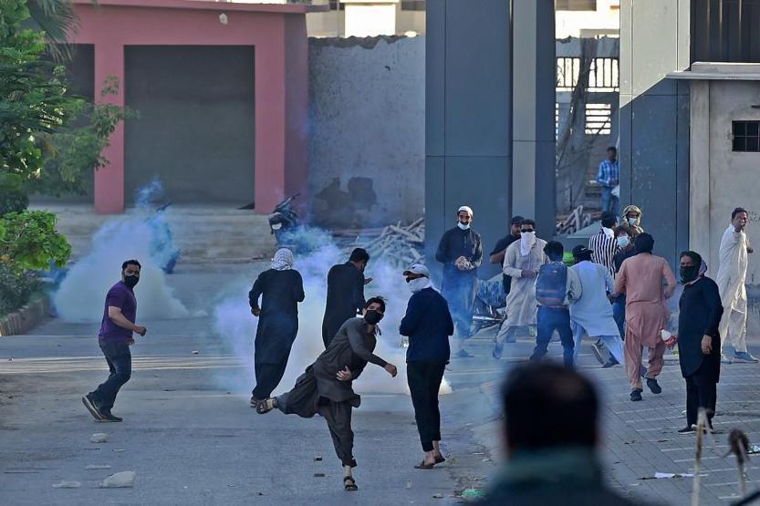 Pakistan'da İmran Han'ın tutuklanmasının ardından başlayan protestolarda can kaybı 9'a çıktı