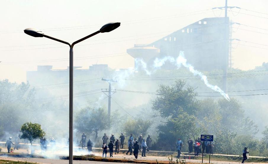 Pakistan'da İmran Han'ın tutuklanmasının ardından başlayan protestolarda can kaybı 9'a çıktı