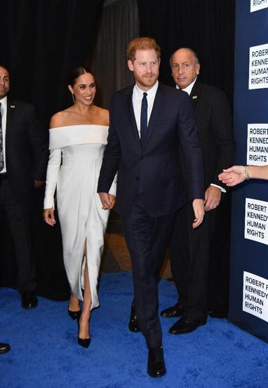 Prens Harry ve Meghan Markle ile gazeteciler arasında iki saat kovalamaca