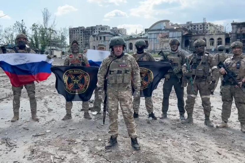 Ukrayna Devlet Başkanı Zelenski, Bahmutun yerle bir olduğunu açıkladı