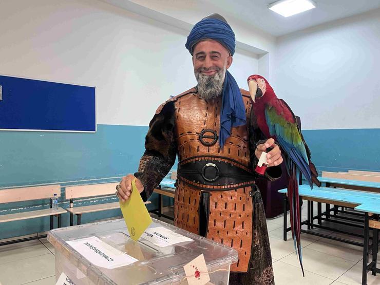 Türkiye'den seçim manzaraları: Sandık başından renkli görüntüler!
