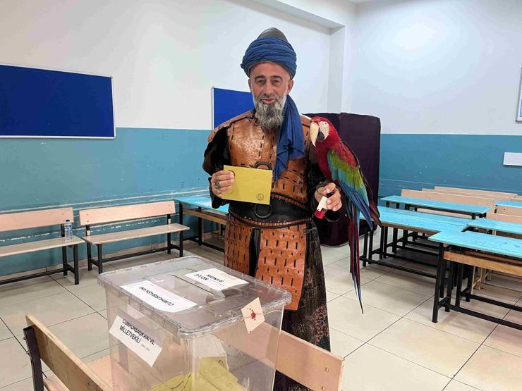 Türkiye'den seçim manzaraları: Sandık başından renkli görüntüler!