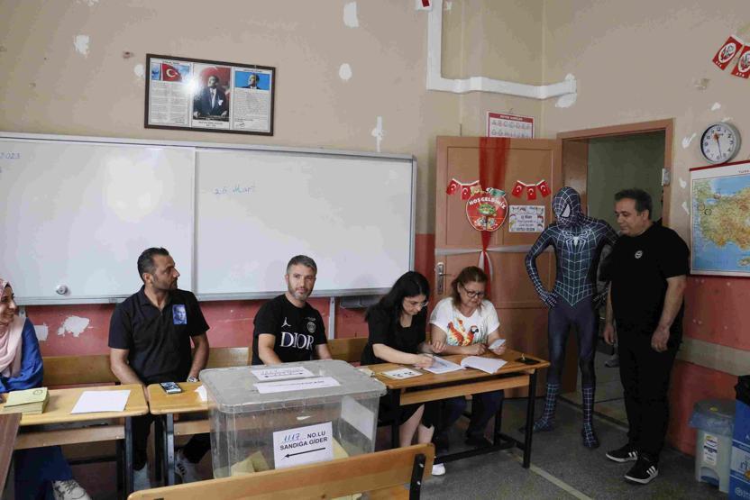 Türkiye'den seçim manzaraları: Sandık başından renkli görüntüler!