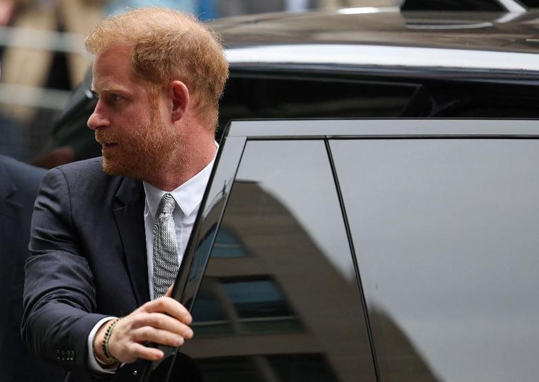 Çapraz sorguya çekilen Prens Harry: “Çocukluğum mahvoldu”