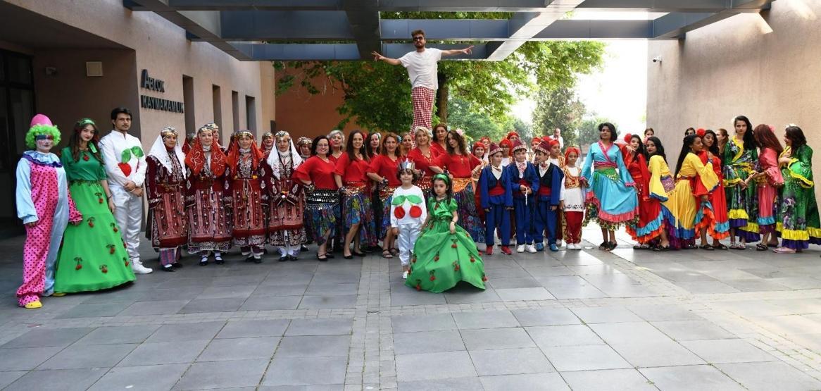 Lapsekide Kiraz Festivali başladı