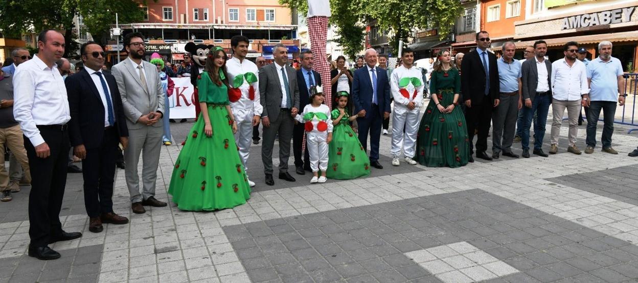 Lapsekide Kiraz Festivali başladı