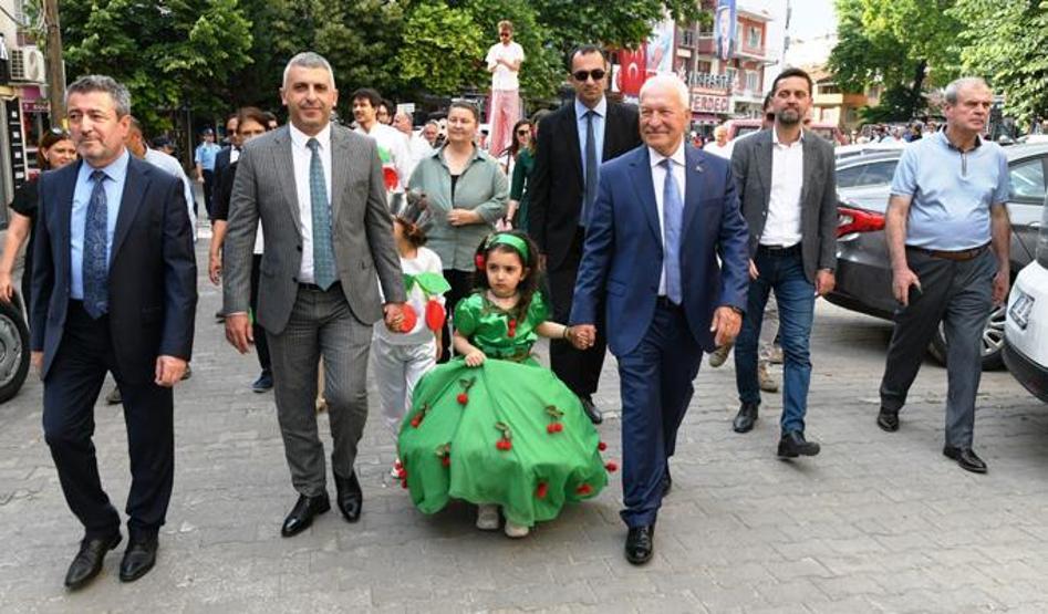Lapsekide Kiraz Festivali başladı