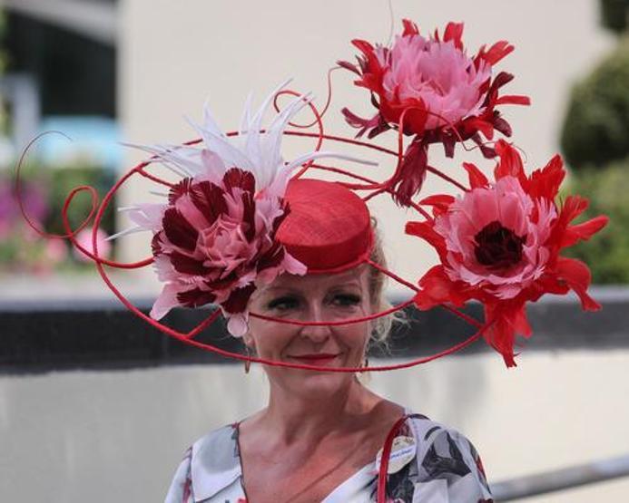 Royal Ascot'ta dörtnala heyecan ve şapka şıklığı
