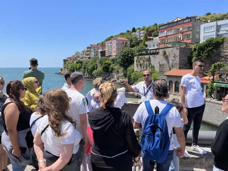 Amasra’da plajlar dolu, tarihi mekanlarda da insan seli yaşandı