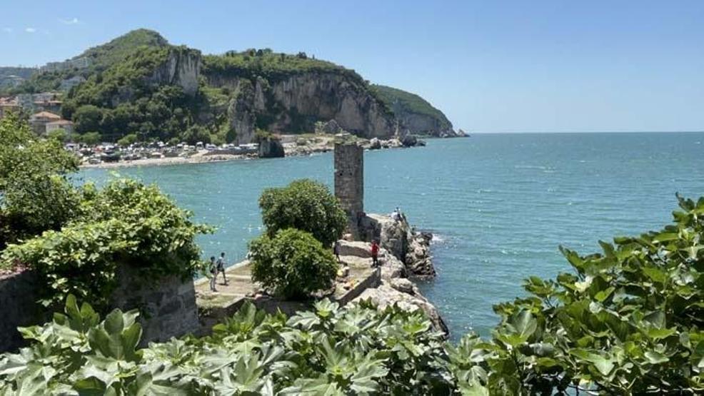 Amasra’da plajlar dolu, tarihi mekanlarda da insan seli yaşandı