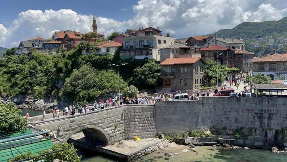 Amasra’da plajlar dolu, tarihi mekanlarda da insan seli yaşandı
