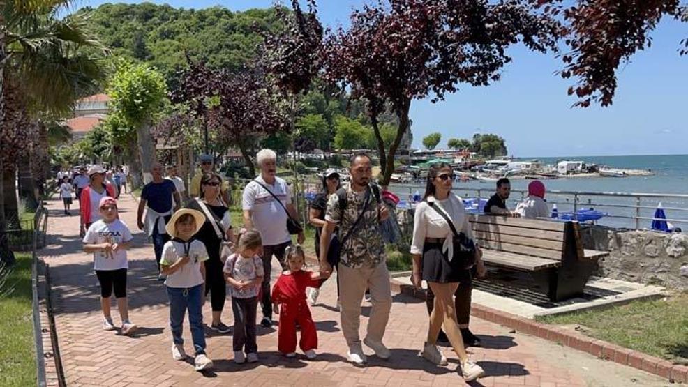 Amasra’da plajlar dolu, tarihi mekanlarda da insan seli yaşandı
