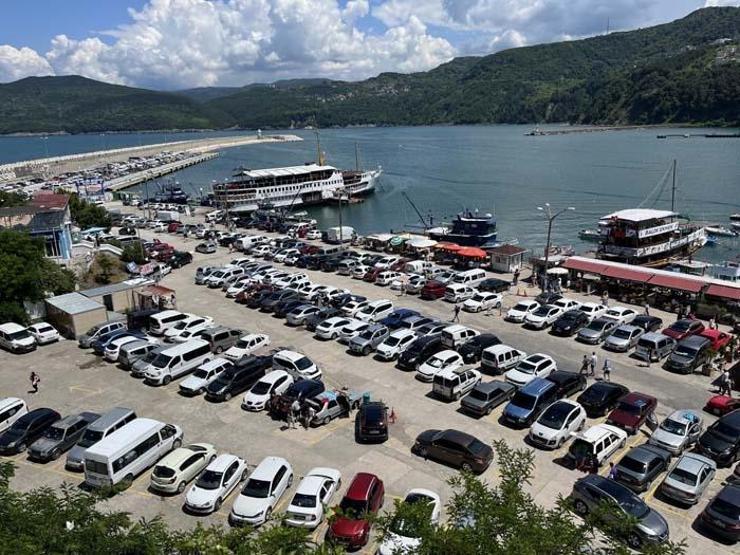 Amasra’da plajlar dolu, tarihi mekanlarda da insan seli yaşandı
