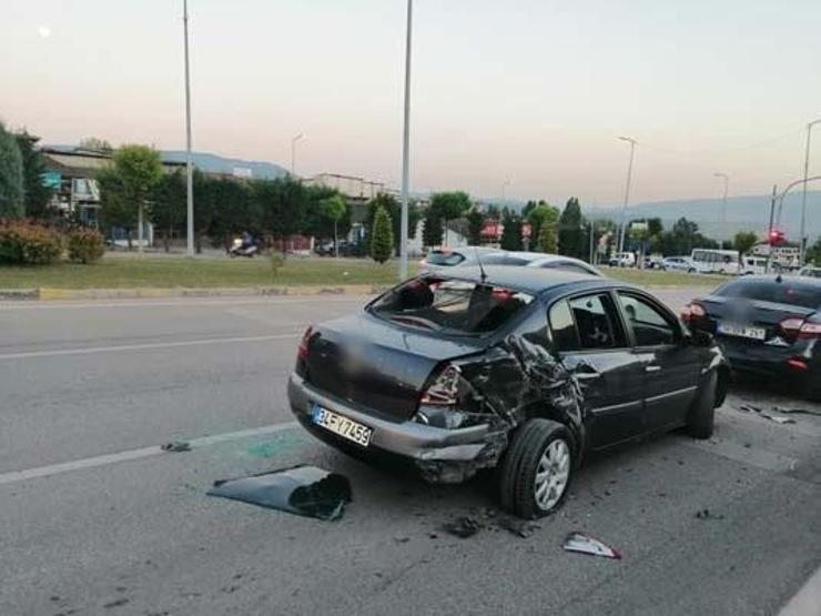 Karabükte zincirleme trafik kazası: 9 yaralı