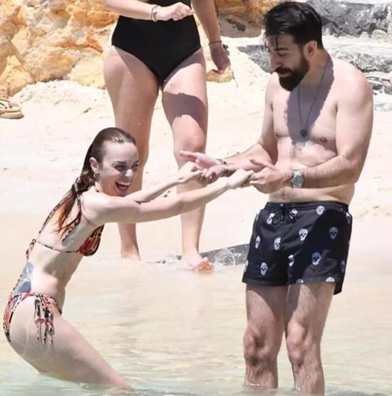 Nilperi Şahinkaya tatil sezonunu erken kapattı