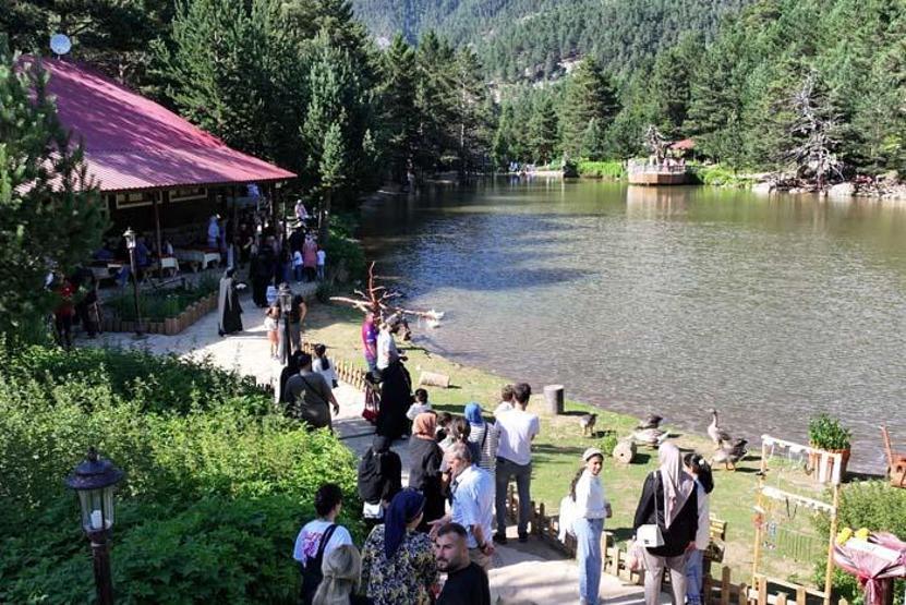 Zigana Dağının serin sığınağı Limni Gölü yoğun ilgi görüyor