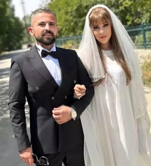Tuğçe Tayfur evlendi! Gelinliği olay oldu