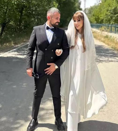 Tuğçe Tayfur evlendi! Gelinliği olay oldu