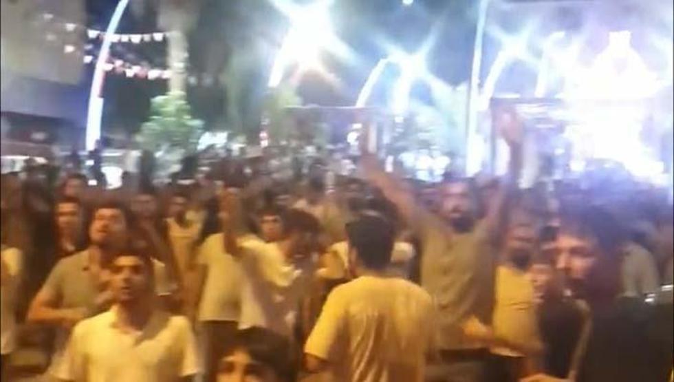 9 yaşındaki çocuğa istismar iddiası mahalleliyi sokağa döktü: Valilikten açıklama geldi
